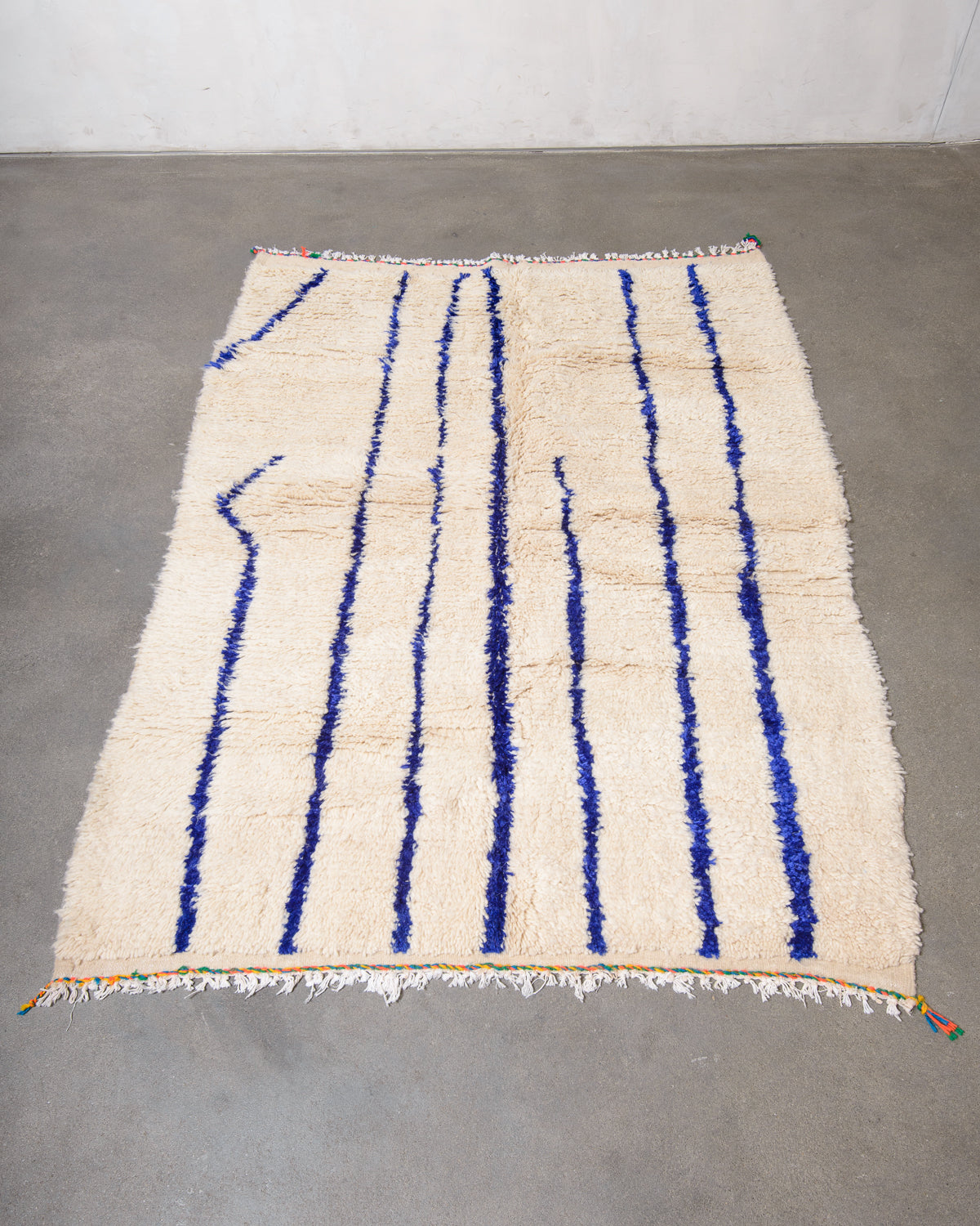 Modern designer handcrafted Berber rug from Morocco. Azilal rug with beautiful colours and patterns. Made of sheep’s wool and colourful cotton.